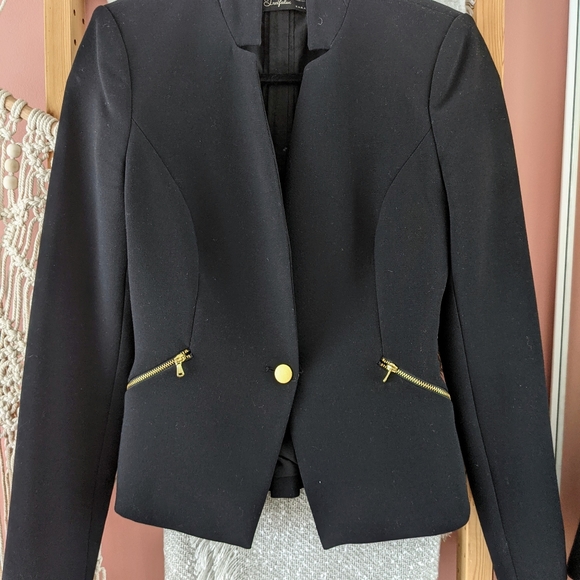 Black blazer - Picture 2 of 3